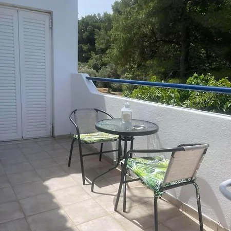 Aidonofolies * Κουκουναριές